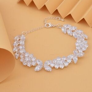 🆕️ Austrian Crystal Cluster Bracelet in Silvertone (7.5-9.5ln)